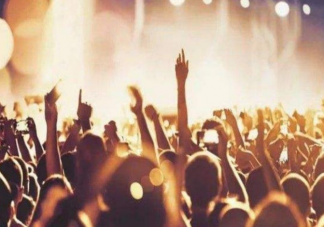 初中女生带满箱偶像周边离家出走是怎么回事 如何看待初中生追星