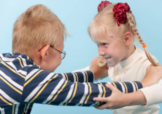 孩子被欺负直接打回去好吗 家长该怎么正确掺和