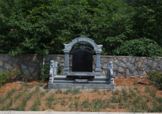 00后女孩晒守墓工作惹网友羡慕 守墓人的工作内容是什么