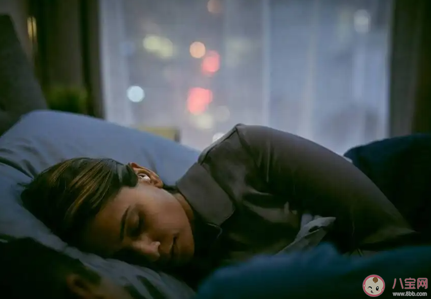 睡觉时猛抖一下究竟是什么原因 22点前入睡有助于长个儿吗