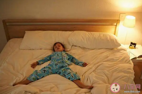 睡觉时猛抖一下究竟是什么原因 22点前入睡有助于长个儿吗