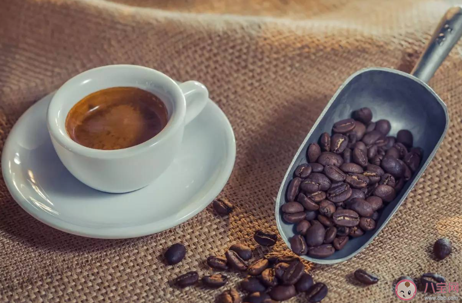 为什么喝美式咖啡可以消水肿 什么类型的人容易水肿脸大 为什么喝美式咖啡可以消水肿 什么类型的人容易水肿脸大