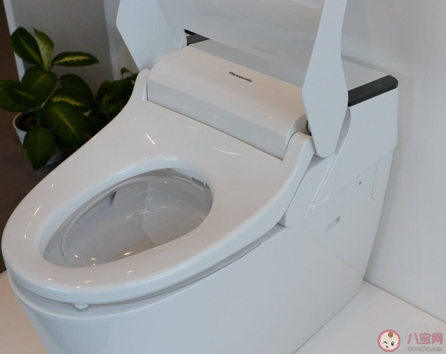 踩公用马桶圈受伤的人有人十级伤残是真的吗 踩马桶圈上厕所有什么风险