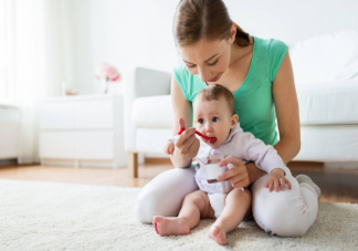 孩子吃肉没怎么嚼就吞会对胃造成负担吗 宝宝为什么总是含饭不嚼