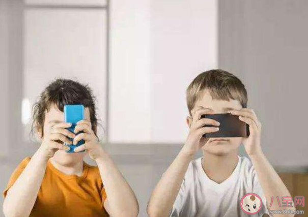 不要给2岁以下孩子看手机是为什么 孩子多大才能看手机