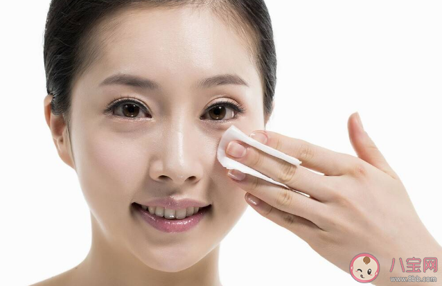 用完卸妆水还要用洗面奶吗 使用卸妆水时应注意哪些问题