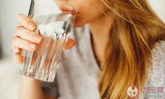 新冠阳性多喝水多睡觉管用吗 多喝水有什么好处 新冠阳性多喝水多睡觉管用吗 多喝水有什么好处