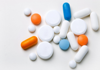 女子混吃7种感冒止咳药全身长满脓疱是怎么回事 多种药物混吃有什么危害