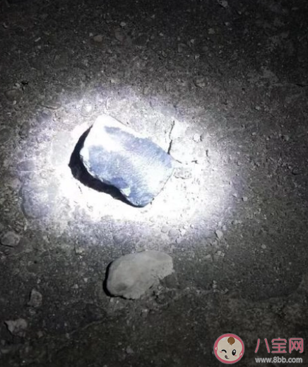 专家捡到陨石碎片别用水清洗 陨石碎片有多值钱