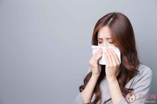 咳出白痰和黄痰有什么区别 不同颜色的痰都代表着什么