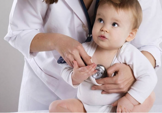 宝宝喉咙有痰咳不出怎么排出来 小朋友不会咳痰拍背需要注意什么