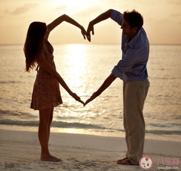 恋爱真的需要发朋友圈吗 谈恋爱了怎么发朋友圈 恋爱真的需要发朋友圈吗 谈恋爱了怎么发朋友圈