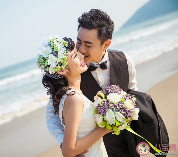 女子晒6本结婚证4本离婚证是真的吗 多次离婚复婚有次数限制吗 女子晒6本结婚证4本离婚证是真的吗 多次离婚复婚有次数限制吗