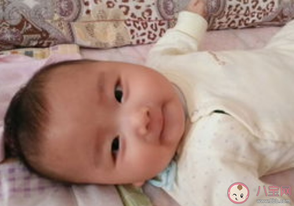 1岁多孩子经常掉头发是怎么回事 宝宝脱发会变成秃子吗 1岁多孩子经常掉头发是怎么回事 宝宝脱发会变成秃子吗