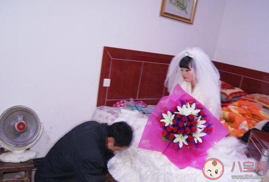 同村前男友结婚女孩哭成泪人 要不要和同村的人结婚 同村前男友结婚女孩哭成泪人 要不要和同村的人结婚