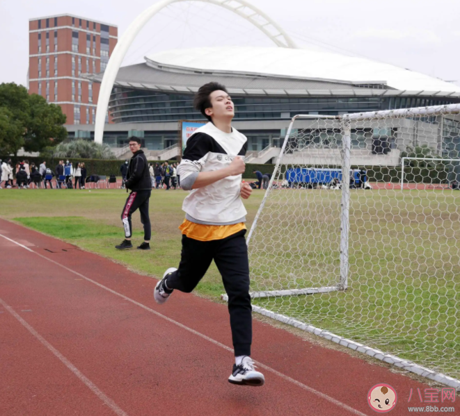 建议暂时取消男1000女800 你觉得有必要考核跑步吗