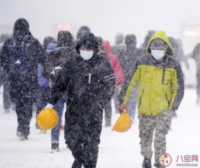 江南等地暴雨北方局地暴雪 暴雪天气出门要注意什么