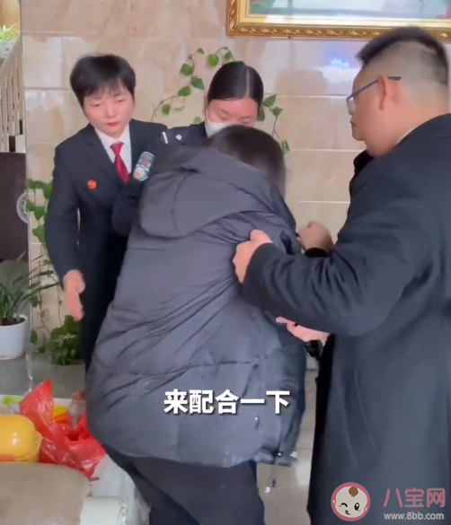 女子住着大别墅欠5000不还成老赖 什么样的人是老赖