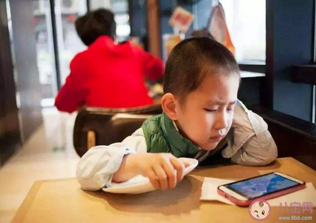 有留守儿童为打游戏5天5夜不睡觉是怎么回事 留守儿童沉迷手机怎么办
