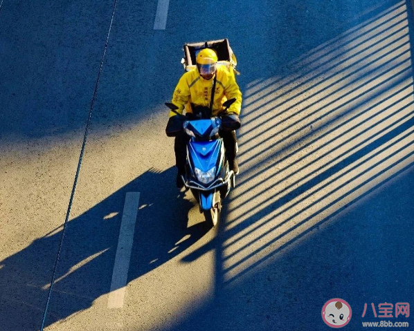 大学生送5年外卖还清40万是怎么回事 如何看待大学生送外卖 大学生送5年外卖还清40万是怎么回事 如何看待大学生送外卖