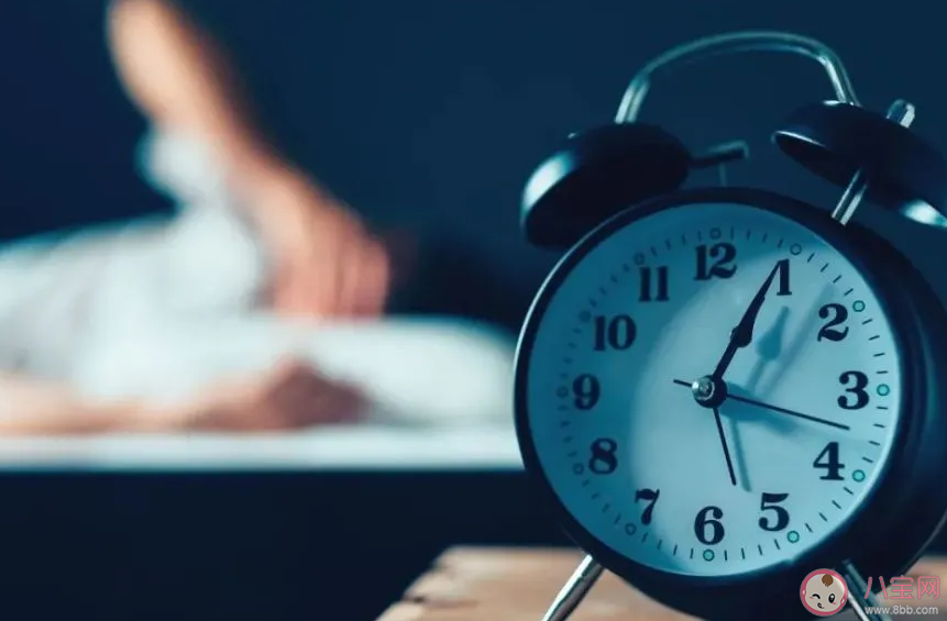 为什么有些人晚睡早起还精力充沛 每天要睡几小时才充足