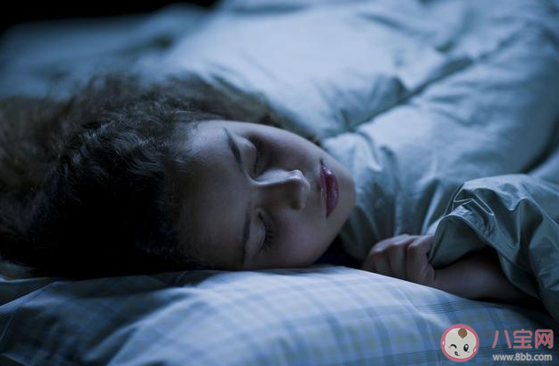 为什么有些人晚睡早起还精力充沛 每天要睡几小时才充足
