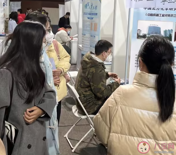女生毕业后找工作面试30多次崩溃 为什么找工作这么难