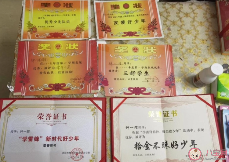 小学生拾得价值16万黄金后续是怎样的 拾金不昧的品德有多重要 小学生拾得价值16万黄金后续是怎样的 拾金不昧的品德有多重要