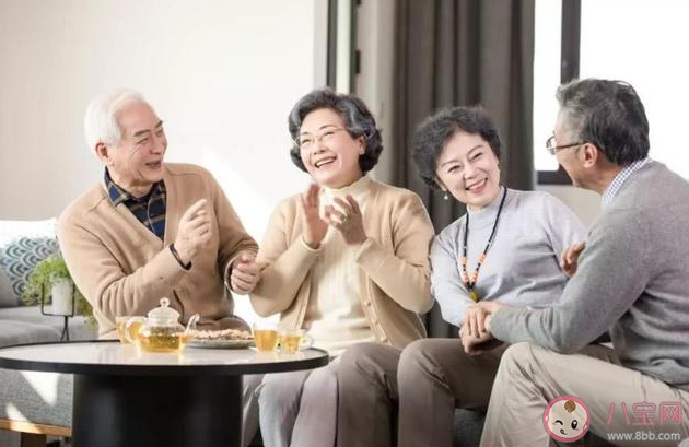 夫妻200万造别墅找陌生人抱团养老 如何看待抱团养老