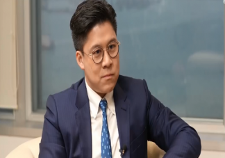 霍启刚说别以过来人身份局限年轻人 为什么不建议局限年轻人的选择