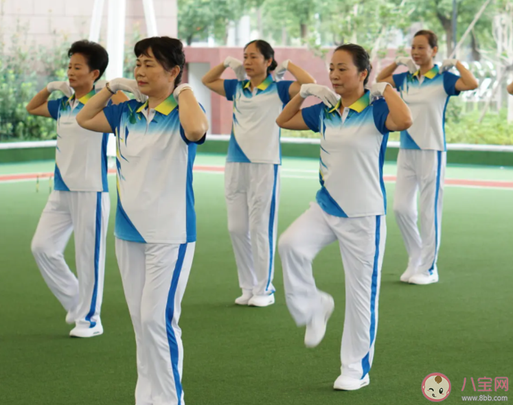 跳健身操多久能瘦 健身操一个星期跳几次减肥 跳健身操多久能瘦 健身操一个星期跳几次减肥