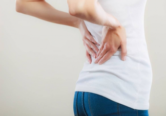 腰痛的人可以睡硬板床吗 腰痛的人怎么睡觉比较好