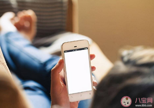 长时间看着手机屏幕身体有什么变化，非要玩手机应该怎么玩