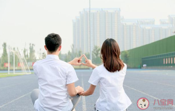 大学生谈恋爱有哪些好处 如何看待大学生谈恋爱