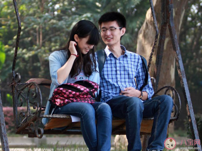 大学生谈恋爱有哪些好处 如何看待大学生谈恋爱