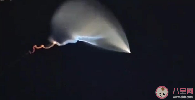 多地现不明飞行物闪光时黑夜变白昼 不明飞行物是什么