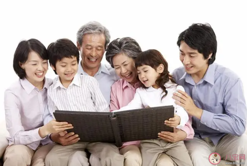 为什么从来不和爸妈分享日常 和父母交流变少怎么办