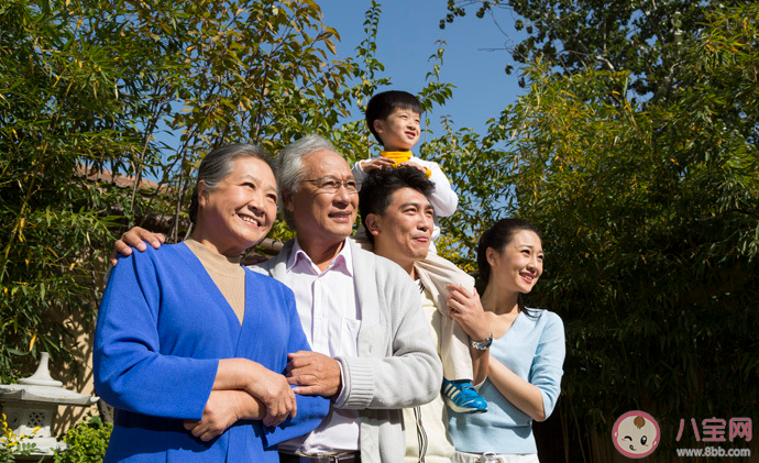 为什么从来不和爸妈分享日常 和父母交流变少怎么办