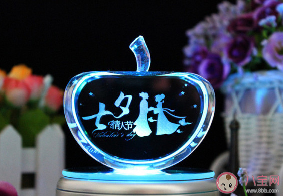 恋爱一个月男朋友送我伞带 男朋友太小气要分手吗