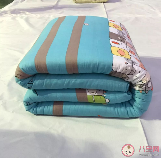起床后为何不该立马叠被子 怎么轻松叠被子