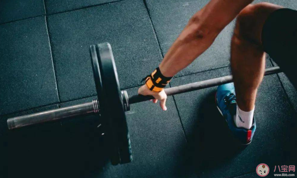 健身房里的昼与夜是怎样的 你下班后会去健身房吗 健身房里的昼与夜是怎样的 你下班后会去健身房吗