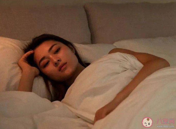 半夜醒了看时间影响睡眠吗 半夜醒了睡不着怎么办