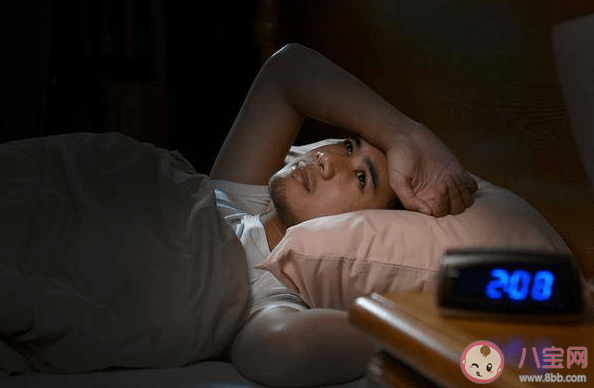 半夜醒了看时间影响睡眠吗 半夜醒了睡不着怎么办