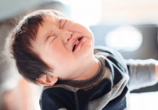 高铁上遇到婴儿哭闹怎么办 为什么在公共场合孩子总爱吵闹