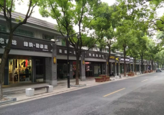 店铺招牌被要求统一黑底好看吗 如何看待统一店铺招牌