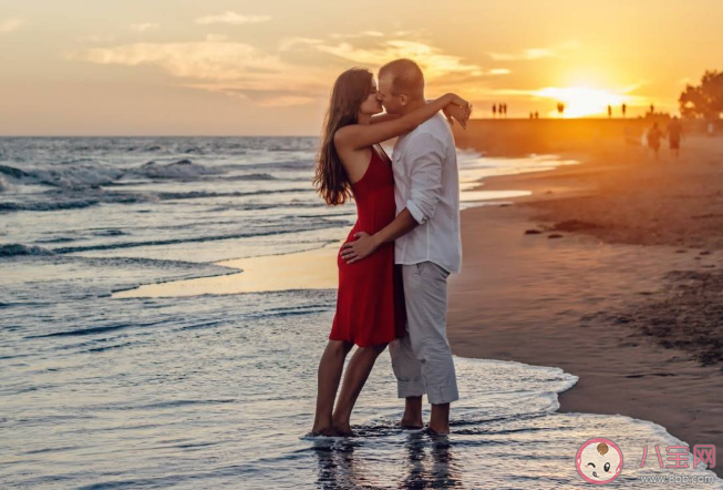 恋爱关系的本质是什么 爱情的本质是等值交换吗 恋爱关系的本质是什么 爱情的本质是等值交换吗