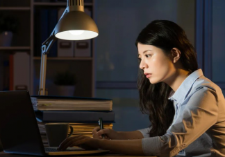 在公司上班需要装穷吗 职场有哪些注意事项