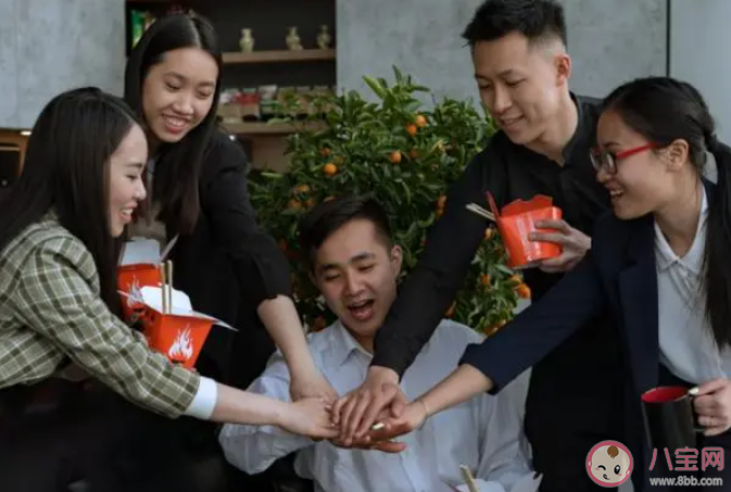 女子40岁裸辞在家当全职女儿 如何看待该女子的做法 女子40岁裸辞在家当全职女儿 如何看待该女子的做法