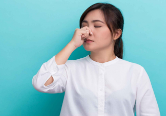 爱抠鼻子的人更容易老年痴呆吗 爱抠鼻子会造成什么后果