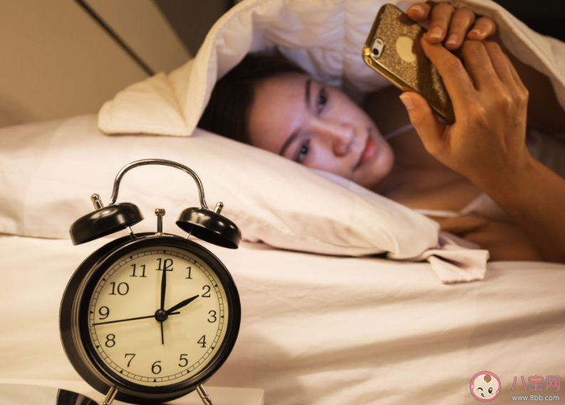 熬夜真的会掉头发吗 熬夜带来的危害有哪些